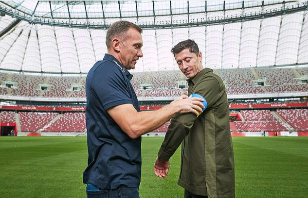 Robert Lewandowski akan menggunakan ban Kapten Ukraina di Piala Dunia 2022